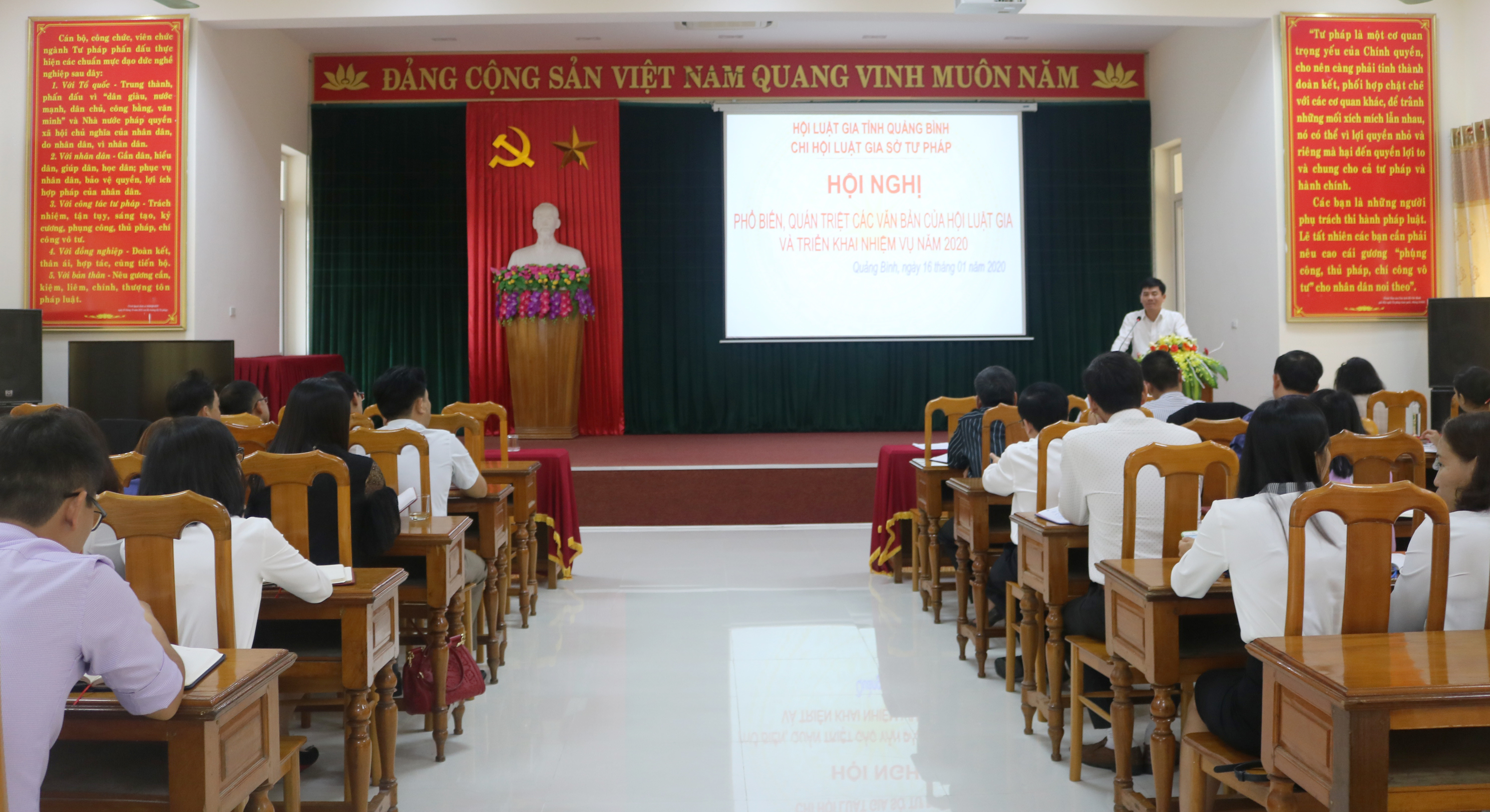 Đồng chí Trần Chí Tiến &ndash; Bí thư Đảng ủy, Giám đốc Sở Tư pháp phát biểu chỉ đạo Hội nghị