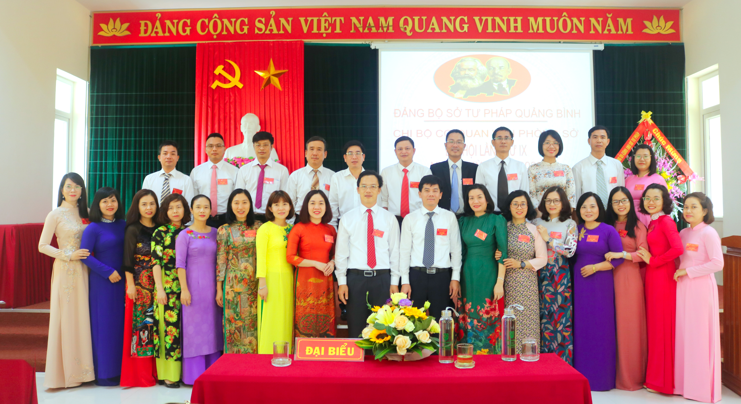Chụp hình lưu niệm