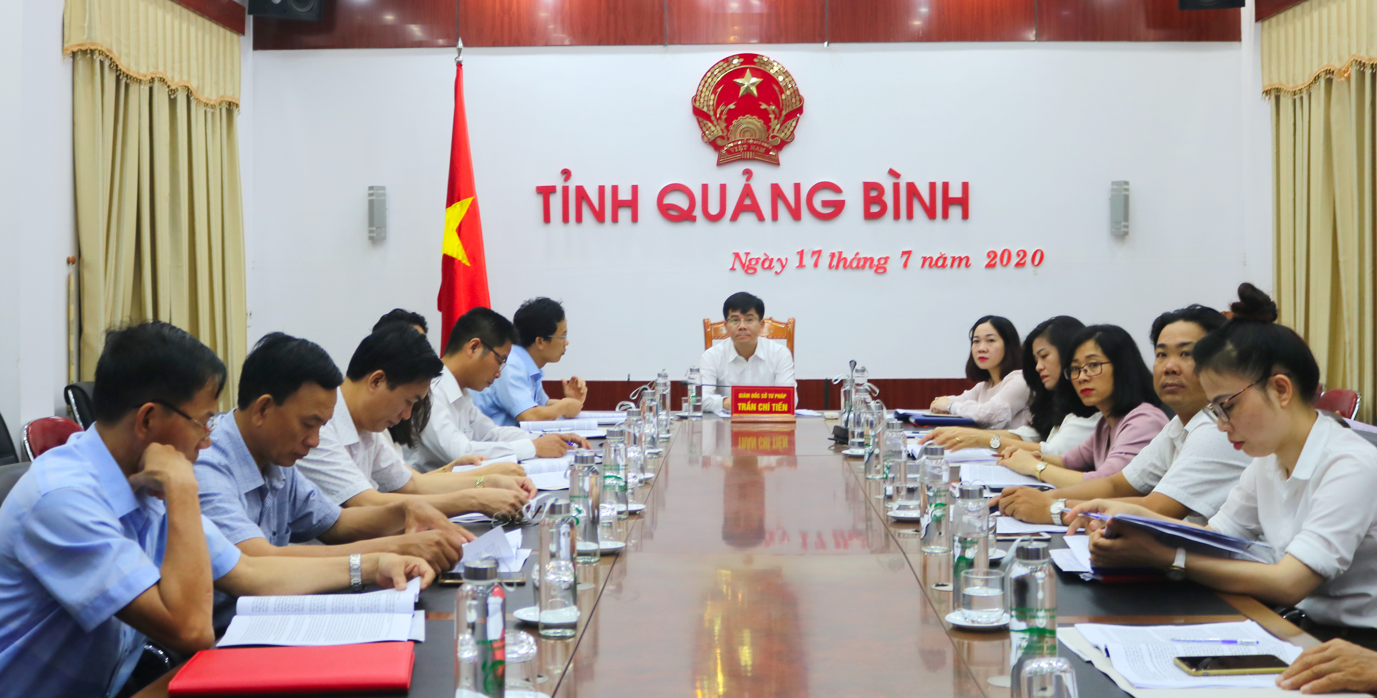 Đồng chí Trần Chí Tiến, Tỉnh ủy viên, Giám đốc Sở Tư pháp chủ trì điểm cầu Quảng Bình