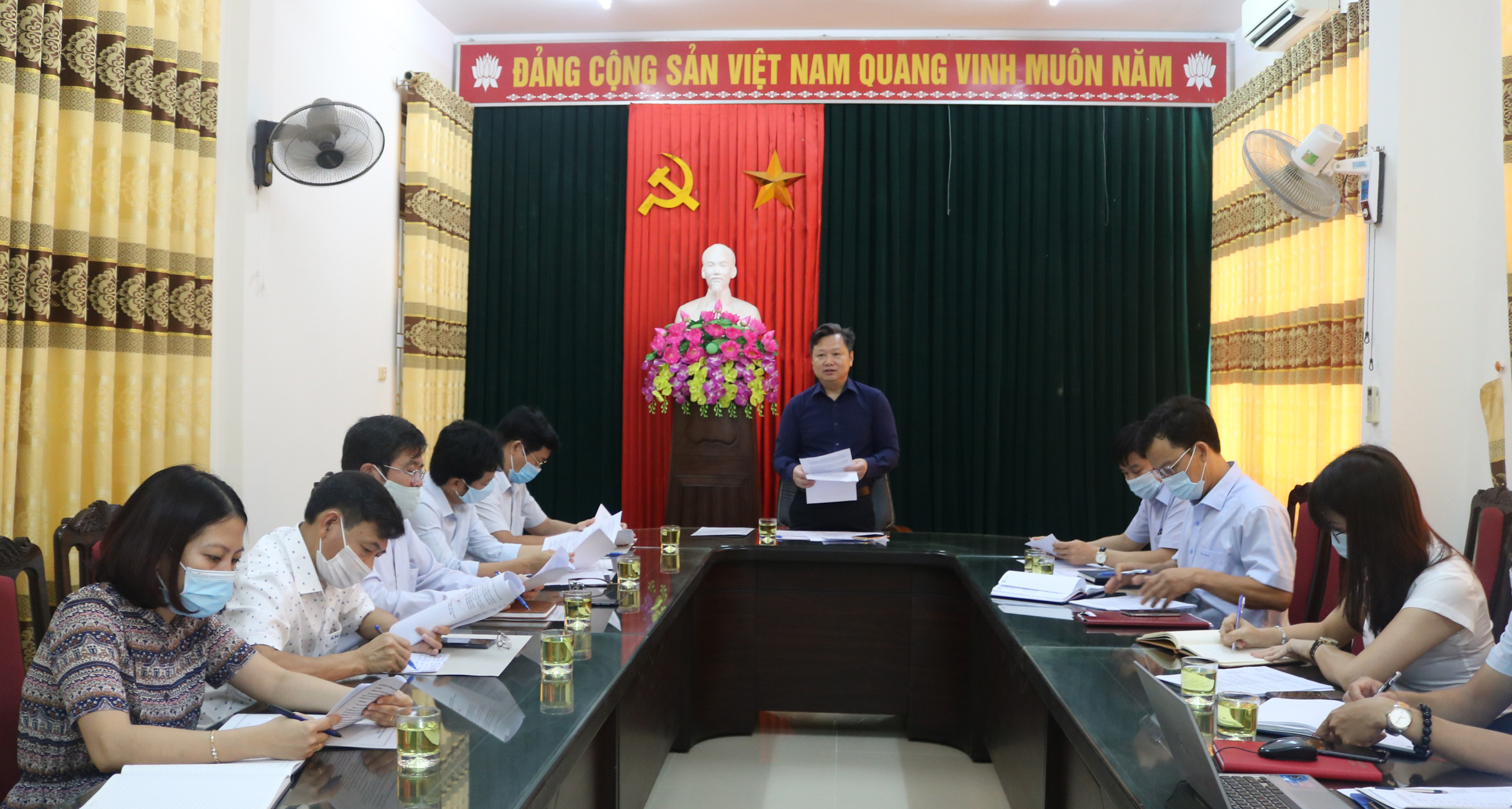 Đồng chí Nguyễn Tiến Hoàng, TUV, Phó Chủ tịch UBND tỉnh, Chủ tịch Hội đồng phối hợp PBGDPL tỉnh, Trưởng ban Tổ chức Cuộc thi phát biểu kết luận cuộc họp.